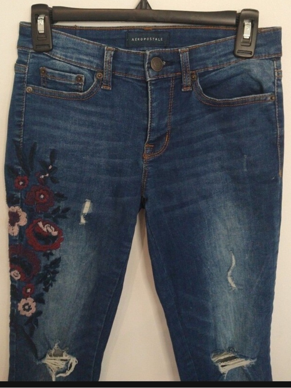 Aeropostale embroidered floral Size 2 Skinny jeans